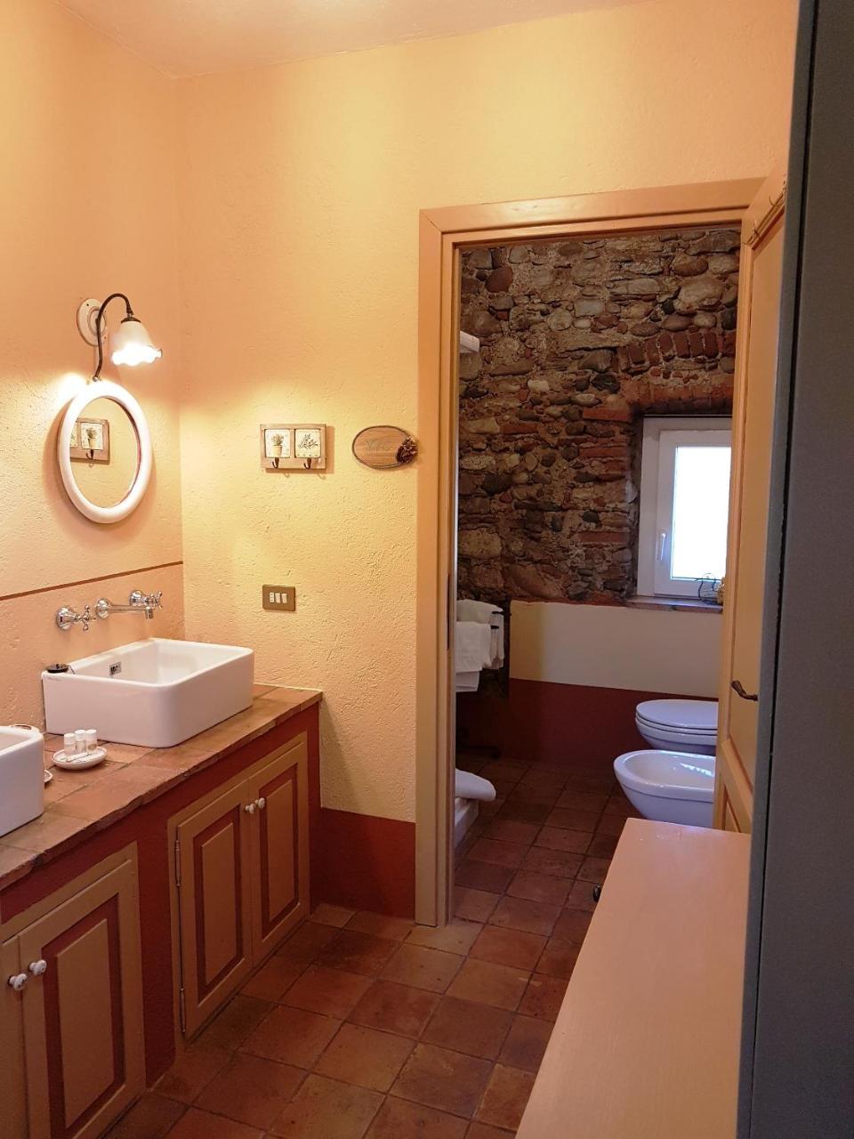 B&B La Cascina Di Monia E Mario Borgo Ticino Bagian luar foto