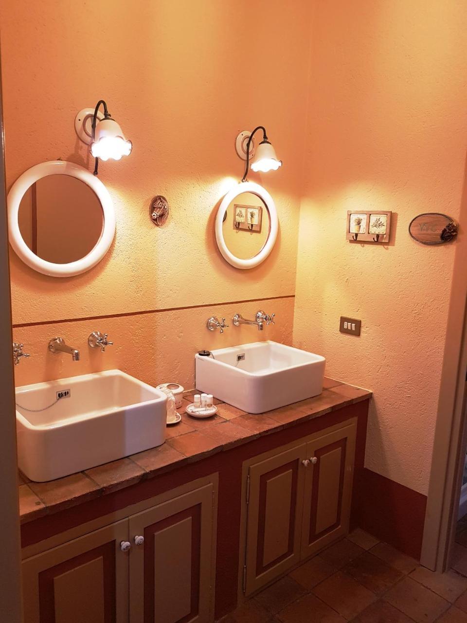B&B La Cascina Di Monia E Mario Borgo Ticino Bagian luar foto