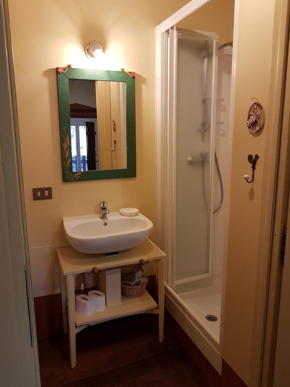 B&B La Cascina Di Monia E Mario Borgo Ticino Bagian luar foto